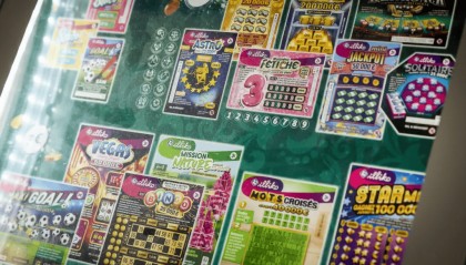 小偷用偷来的信用卡买刮刮乐中50万欧元，法国失主：分我一半，我不告你！