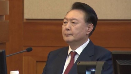 尹锡悦律师团呼吁立即释放总统！专家称其检察官出身经验丰富