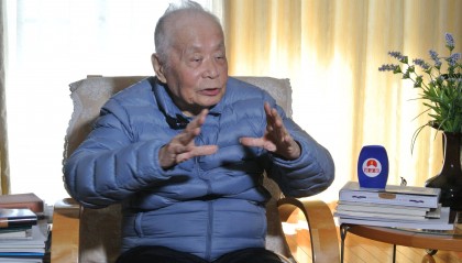 98岁院士何祚庥回忆杨振宁：我在做学生时就听过杨先生大名