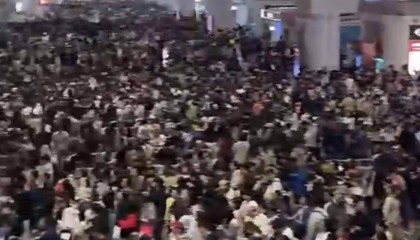 南京南站设备故障致多趟列车晚点，候车厅挤满人！正逐步恢复