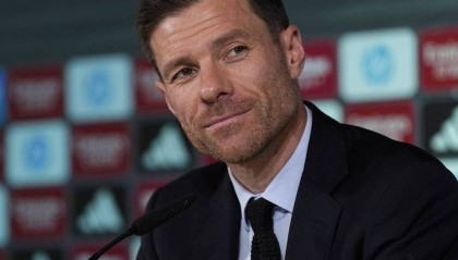 阿隆索入主皇马第一刀：维尼修斯被逼防守？4-3-3阵型颠覆伯纳乌！