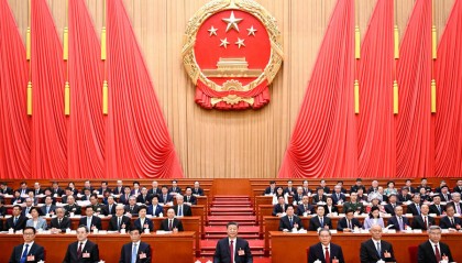 十四届全国人大三次会议在京开幕 习近平等在主席台就座