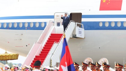 习近平抵达金边对柬埔寨进行国事访问