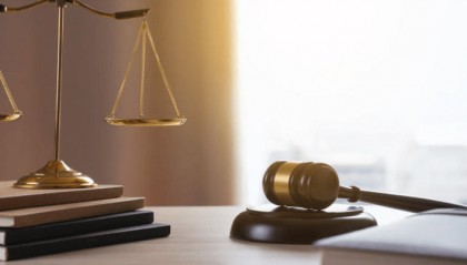 养20年儿子非亲生，生父竟是妻子表姐夫！男子砍伤对方获刑4年，刑释后被索赔12万元