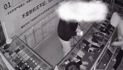 4名少年偷手机89部还发视频炫耀，店主：贼抓了又放，手机向谁要