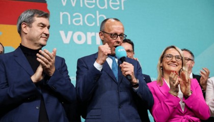 默茨上任德国总理第二天，公开与美国划清界限，中方代表团的到访能否成变局关键？