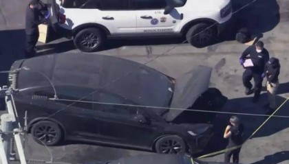 知名歌手名下特斯拉车内发现尸体，死者身份不明