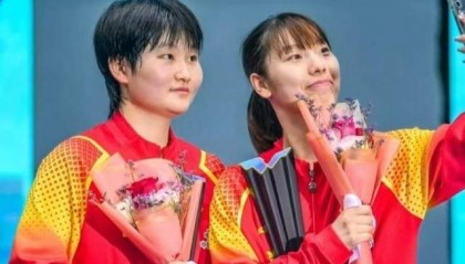 湖南乒乓球首个世界级冠军,长沙妹子朱思冰WTT挑战赛问鼎女双