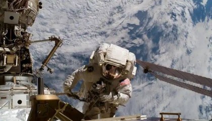 宇航员回不来了？美国终于想通，主动找上中国！不曾想提出的要求太过分！