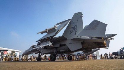 海陆空三军首次在珠海联合召开发布会！海军回应歼-15T和歼-15D有哪些改进