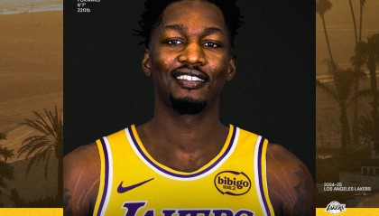 新援加盟！芬尼-史密斯身披湖人17号 米尔顿20号