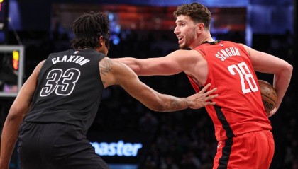 约翰逊22分申京24+20 篮网险胜送火箭4连败