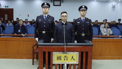 中央免职一个多月后被查，63岁老虎被判死缓！