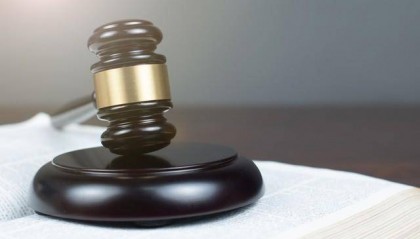 男子醉倒路上先后被12岁男孩和一女子骑车撞致多处受伤 男孩逃逸被判担主责，父母赔34万元