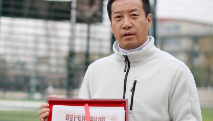 川足名宿邹侑根：“踢完比赛后，总会去买份华西都市报”｜拾光礼盒