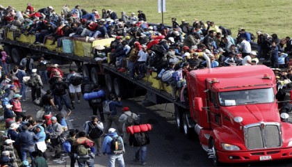 大战快来了？美军2个师紧急增援，装甲师多路突击，随时登陆作战