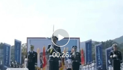 韩国举行大规模阅兵，指挥官向李在明高呼“忠诚” ，机器狗、无人机、钻地导弹亮相