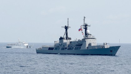 十分罕见！南海突然传来一声巨响，我海警动真格了，菲律宾敢动试试