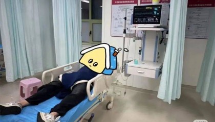 住客裸睡遭服务员闯入被吓入院治疗，酒店提出：给一套洗漱用品作补偿