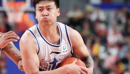 致敬艾弗森！赵睿复刻聆听动作 复出拿下11分7助攻