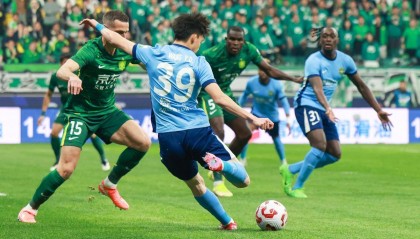 浙江绿城客场0-2不敌北京国安，王钰栋们还需在硬仗中成长