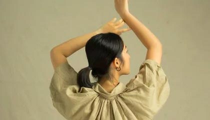 俄联邦安全局拘留一女子：以拍摄游泳者为由拍下舰艇照片，为乌克兰提供情报