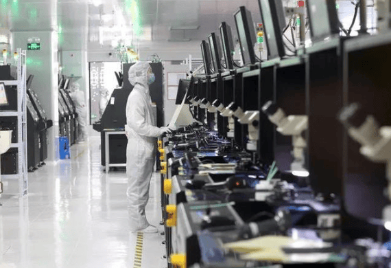 奉陪到底，中方放开手脚，美方当着大使面表态：中国绝不能成敌人