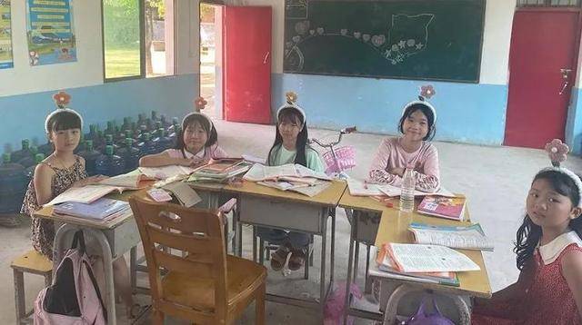 从6岁到14岁,衡阳初中女孩背患病玩伴上学8年:她对我来说很重要