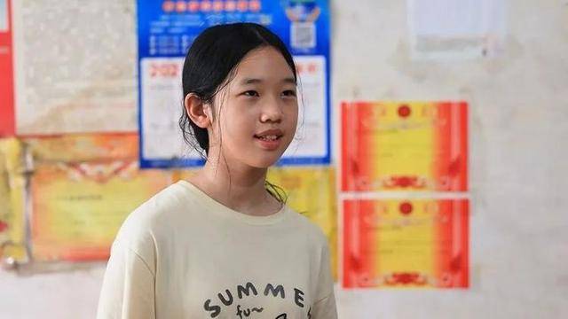 从6岁到14岁,衡阳初中女孩背患病玩伴上学8年:她对我来说很重要