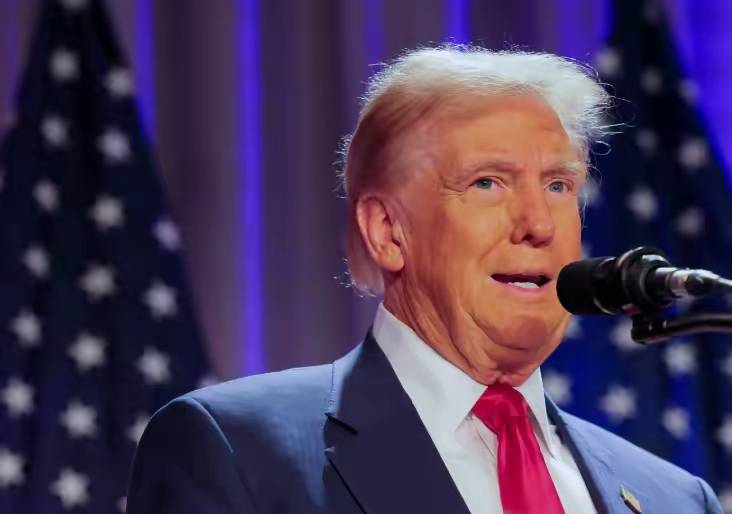 听到巨额欠款后,特朗普后悔了,重新“进群”的条件,竟然和中国有关