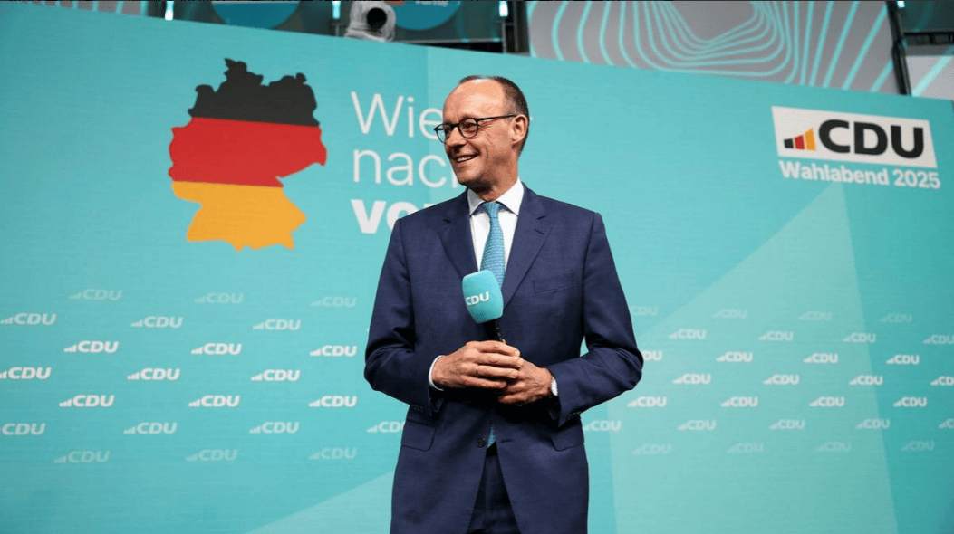 默茨上任德国总理第二天,公开与美国划清界限,中方代表团的到访能否成变局关键?