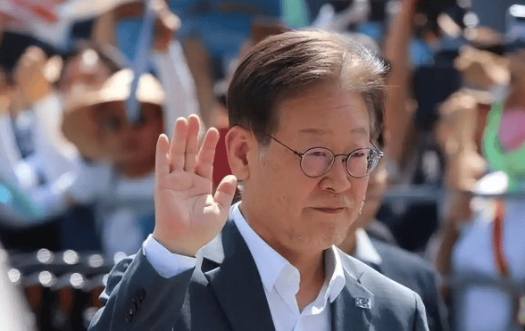 重磅!“总统下台”响彻全球!中国使馆遭冲击,李在明自身难保