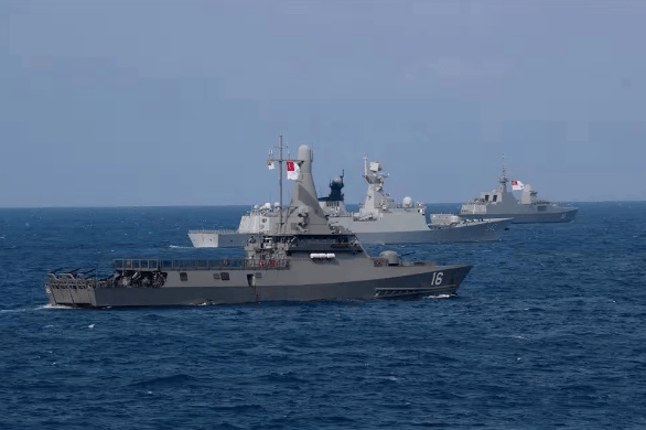 美国要封锁马六甲海峡？中国海军接连出击！10国集体倒戈，事情搞大了