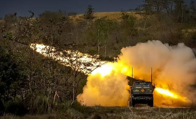 中国向40家俄军工厂,大规模“输血”?外交部回应,字字铿锵