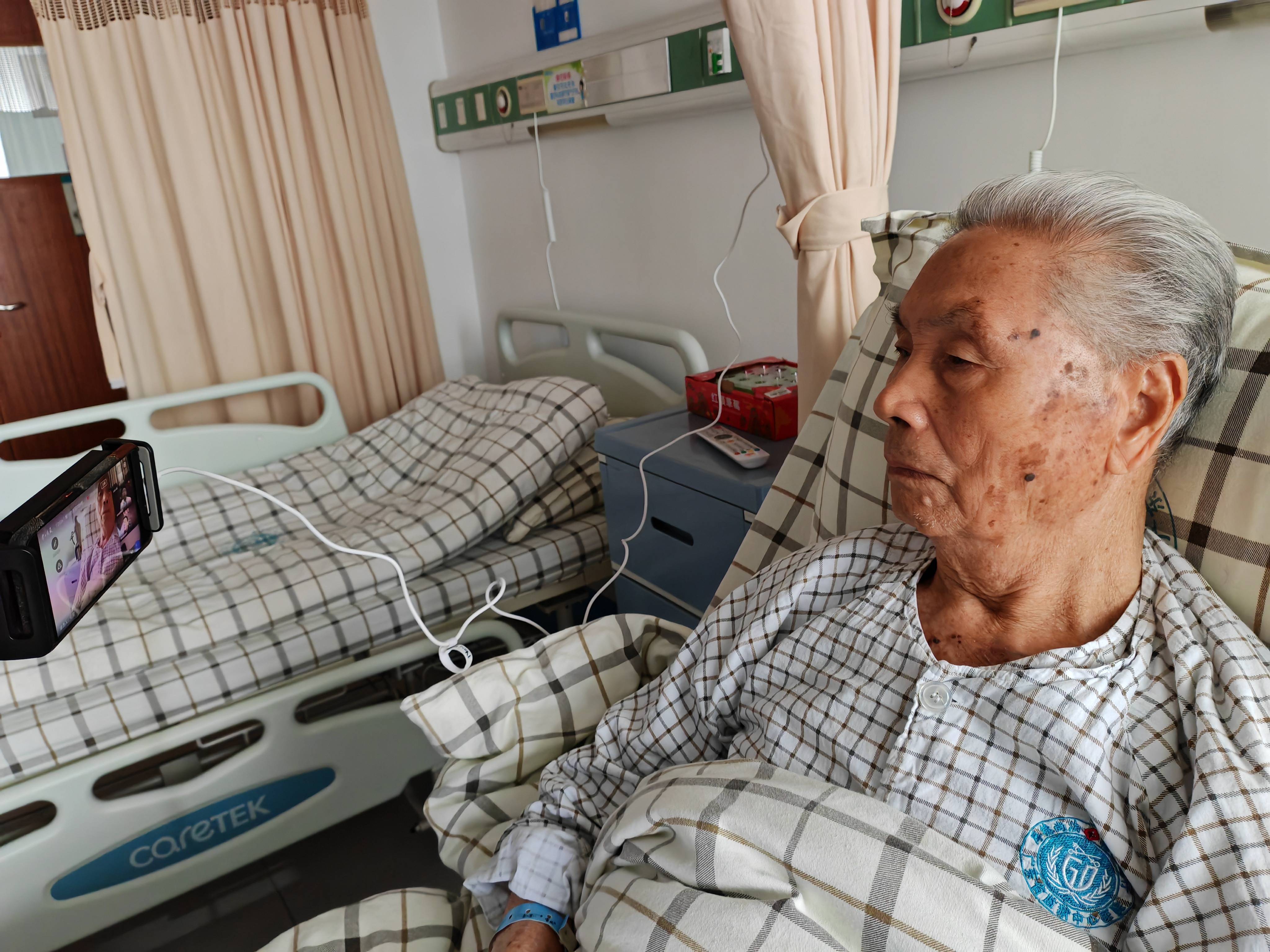 95岁离休干部获刑五年,被法院认定为恶势力团伙首要分子