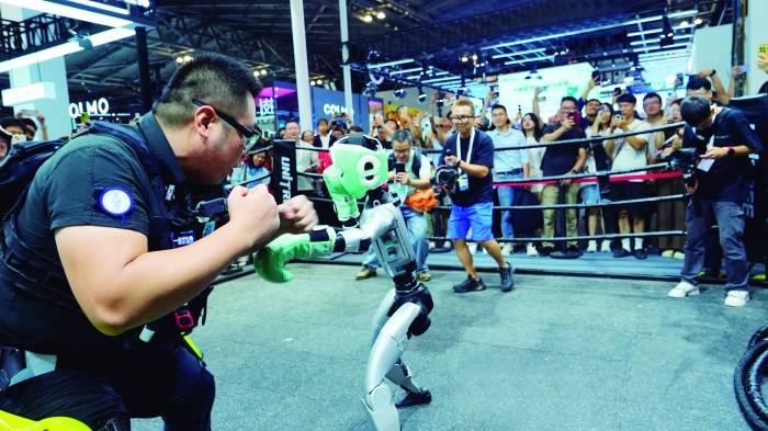 人形机器人“订单潮”涌动 表演、导览仍是“主战场”