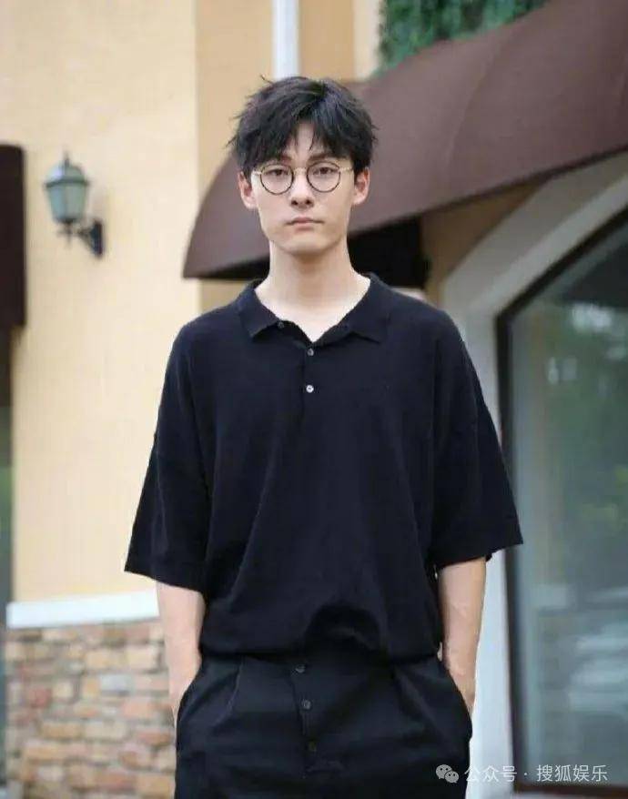 离婚三年又被拍到亲密逛超市,他俩这是纯带娃还是真复合了?