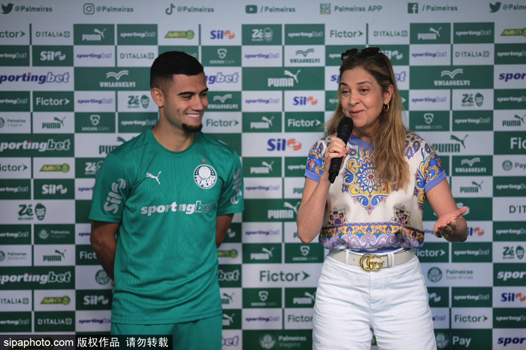 阿莫林承认责任:曼联0-3不敌曼城,失利的背后是教练的反思与球队的重建