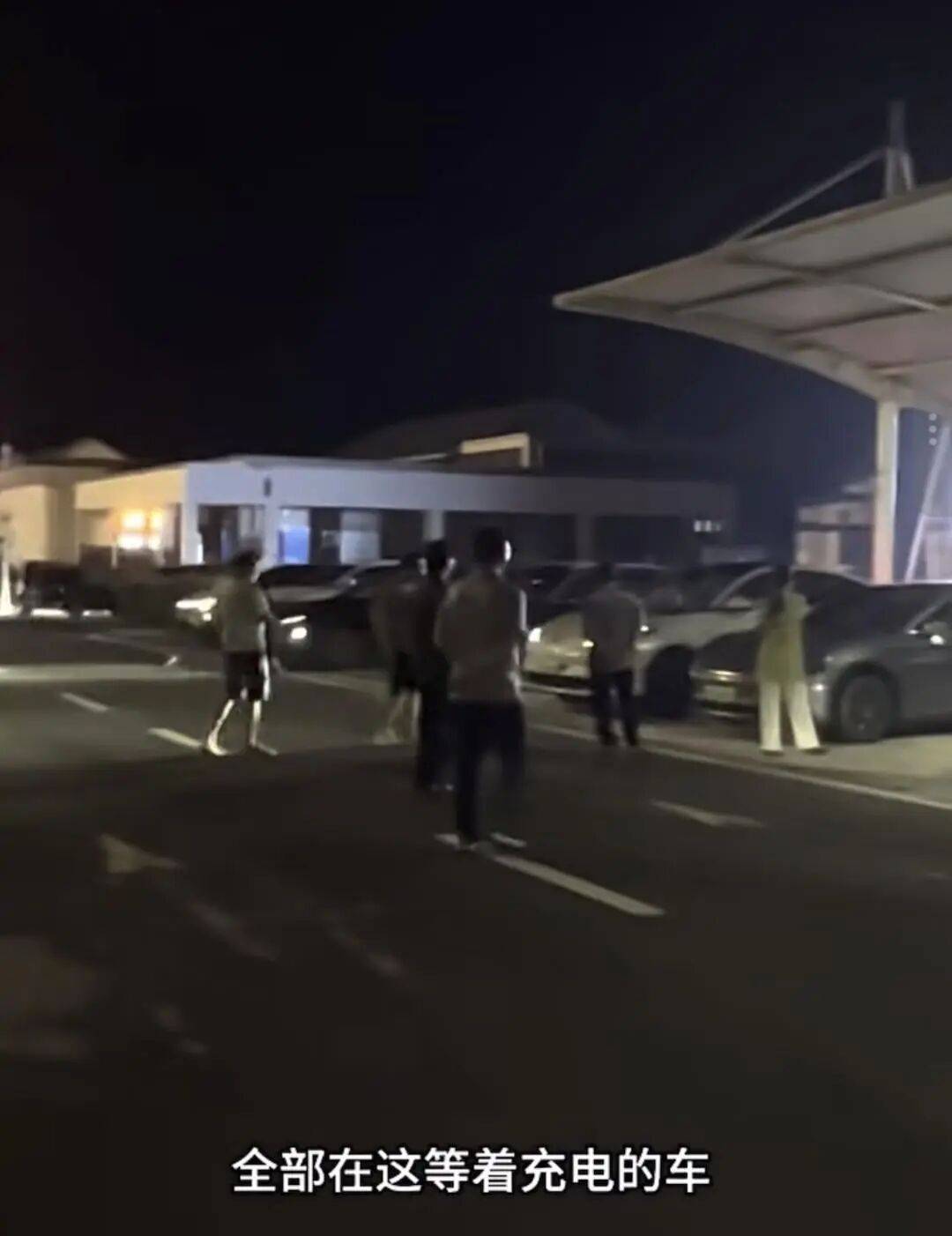 “第一天出去旅游的人已老实”!售罄、约满,多地景区紧急提醒!有的一天涌入44万人