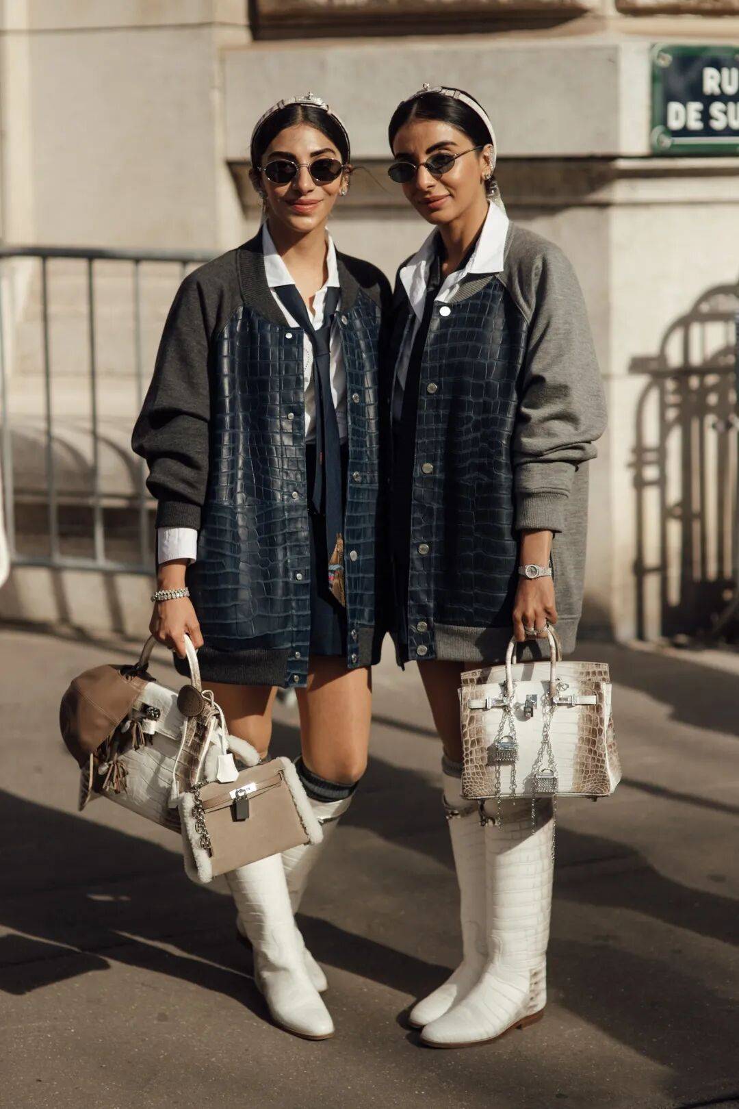 爱马仕当“头饰”，香奈儿挂满身，这对“神秘姐妹”是谁？